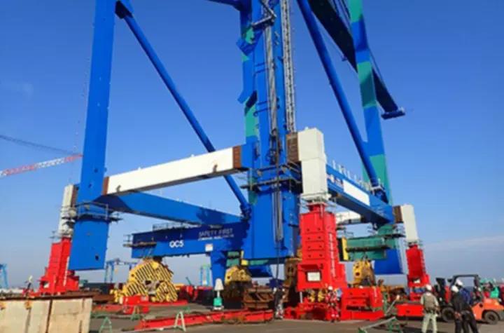 恩派克JS500在國外幾次的超過1500噸的頂升平移吊裝工程