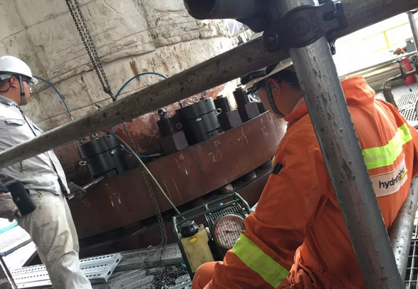 Hydratight服務(wù)團(tuán)隊(duì)出色完成超大螺栓拆除工作