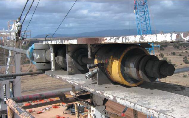 中空柱塞油缸RCH-1003在噴桿吊架安裝中的運用